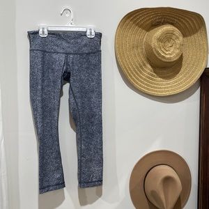 Lululemon Capri yoga pants